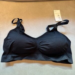 Seamless Black Wireless Nursing Bra with Adjustable Straps